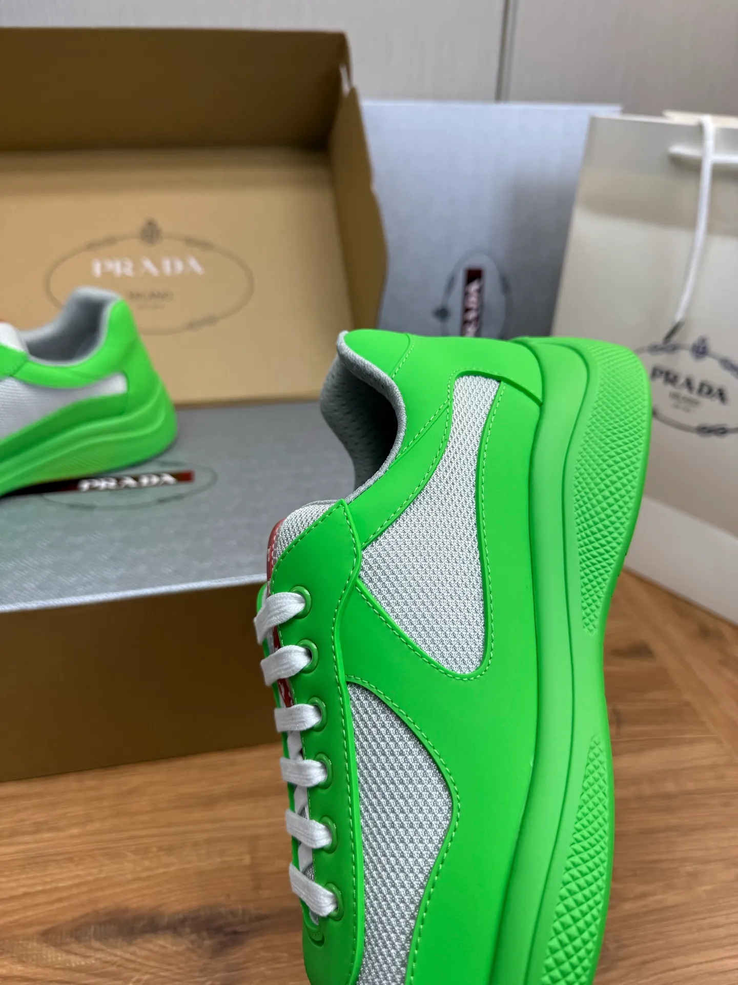 Men's shoes 640💰 [PRADA] Hot selling items🔥Must be recommended every day~~ Official website synchronized, 1:1 high quality shipments✔️ Imported cowhide fabric, rubber material + cowhide lining, original bottom, high-end airplane box packaging🎁 38-45 (38.45 custom-made, non-returnable)